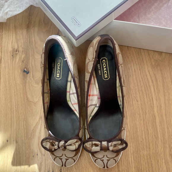 Authentic Coach wedge shoes sz 10 in excellent used conditions. - Picture 2 of 10